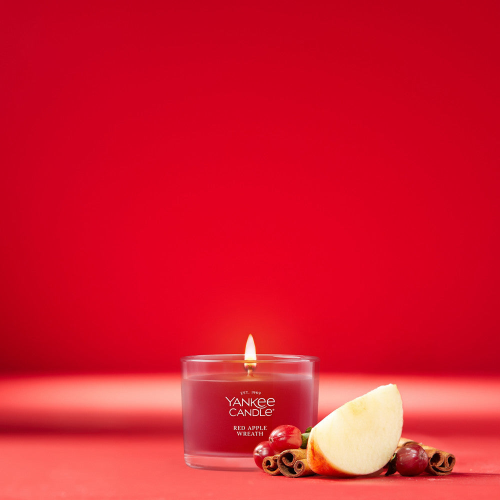 Red Apple Wreath Mini Candle